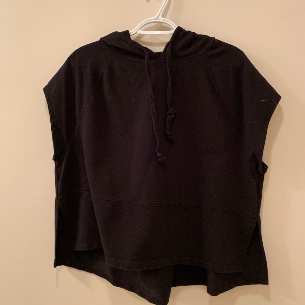Short sleeve hoodie